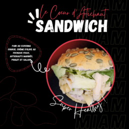 sandwich le cœur d'artichaut, pain au curcuma, crème d'olive, poulet, salade et artichauts marinés